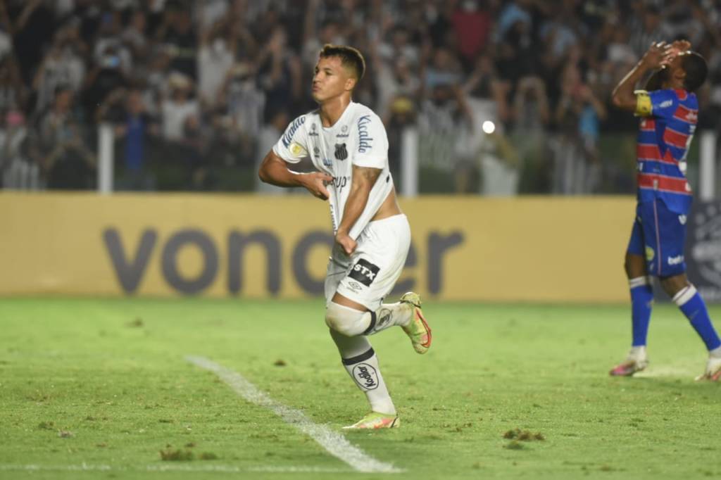 SANTOS VENCE EM CASA O FORTALEZA