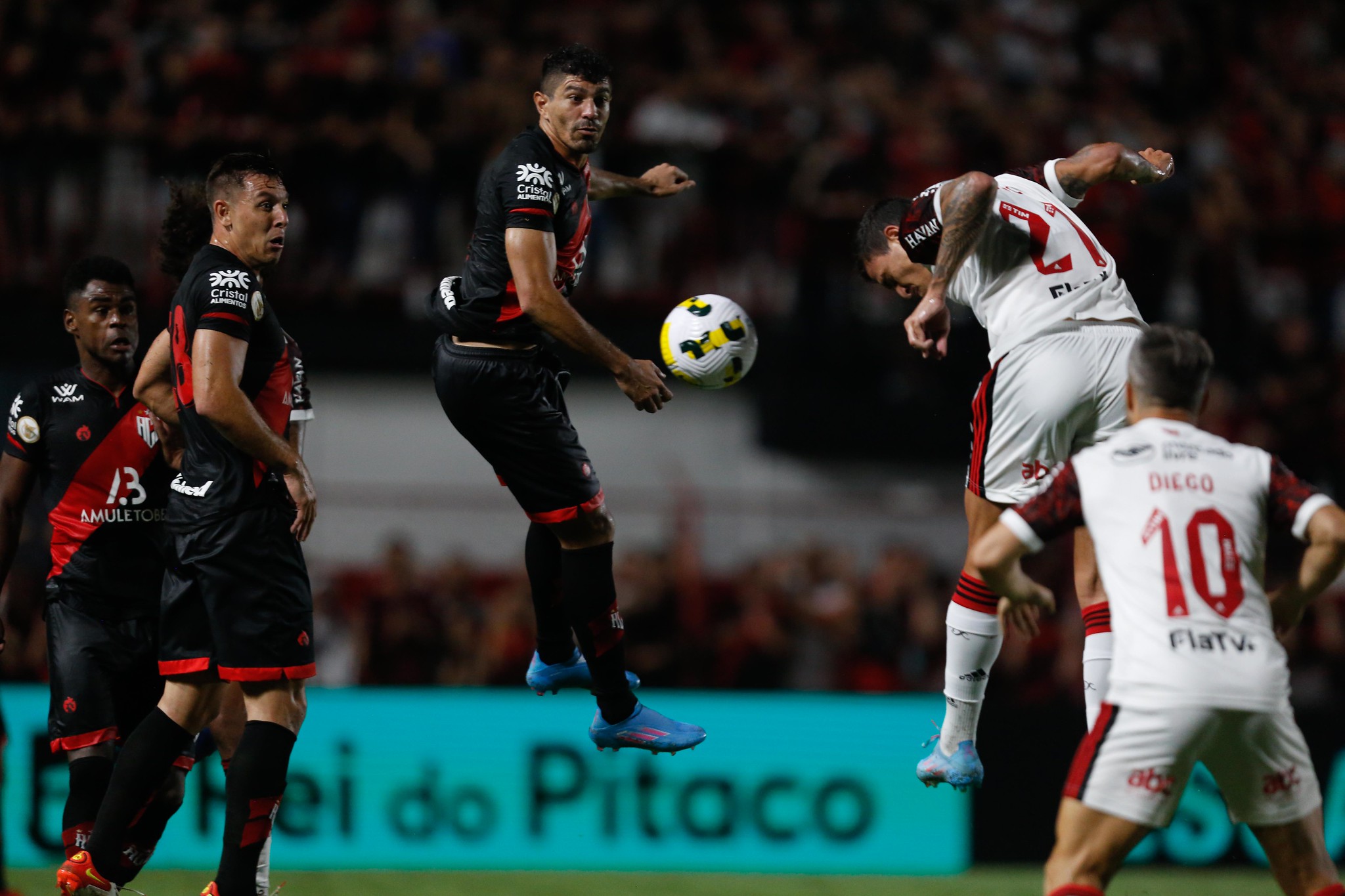 FLA EMPATA NA ESTREIA DO CAMPEONATO BRASILEIRO