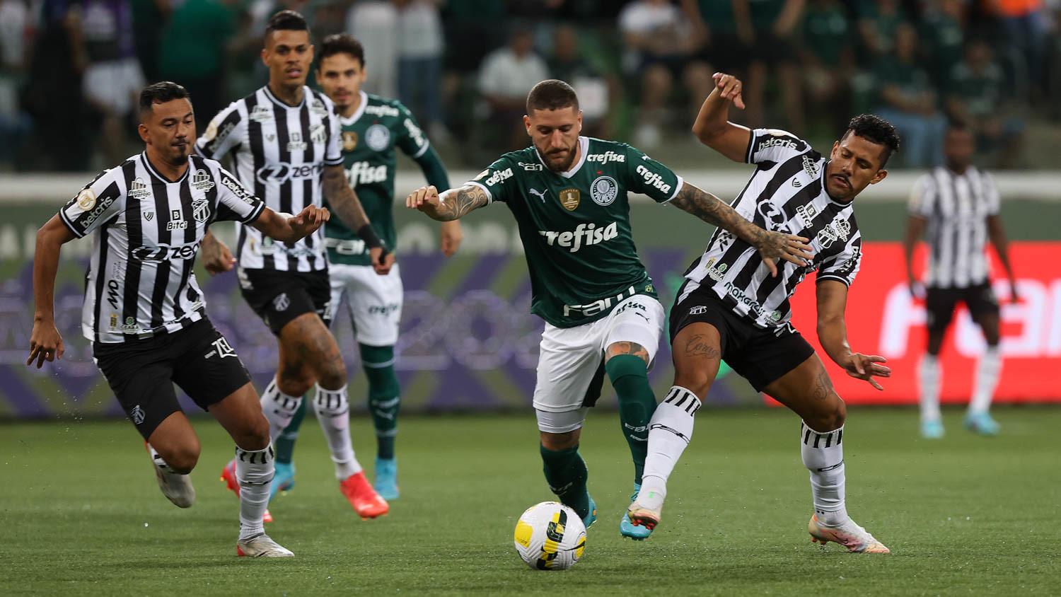 PALMEIRAS PERDE EM CASA POR 3 A 2 NO BRASILEIRO