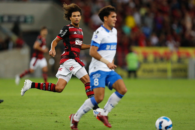 FLAMENGO VENCE O UNIVERSIDAD NO MARACA POR 3 A 0