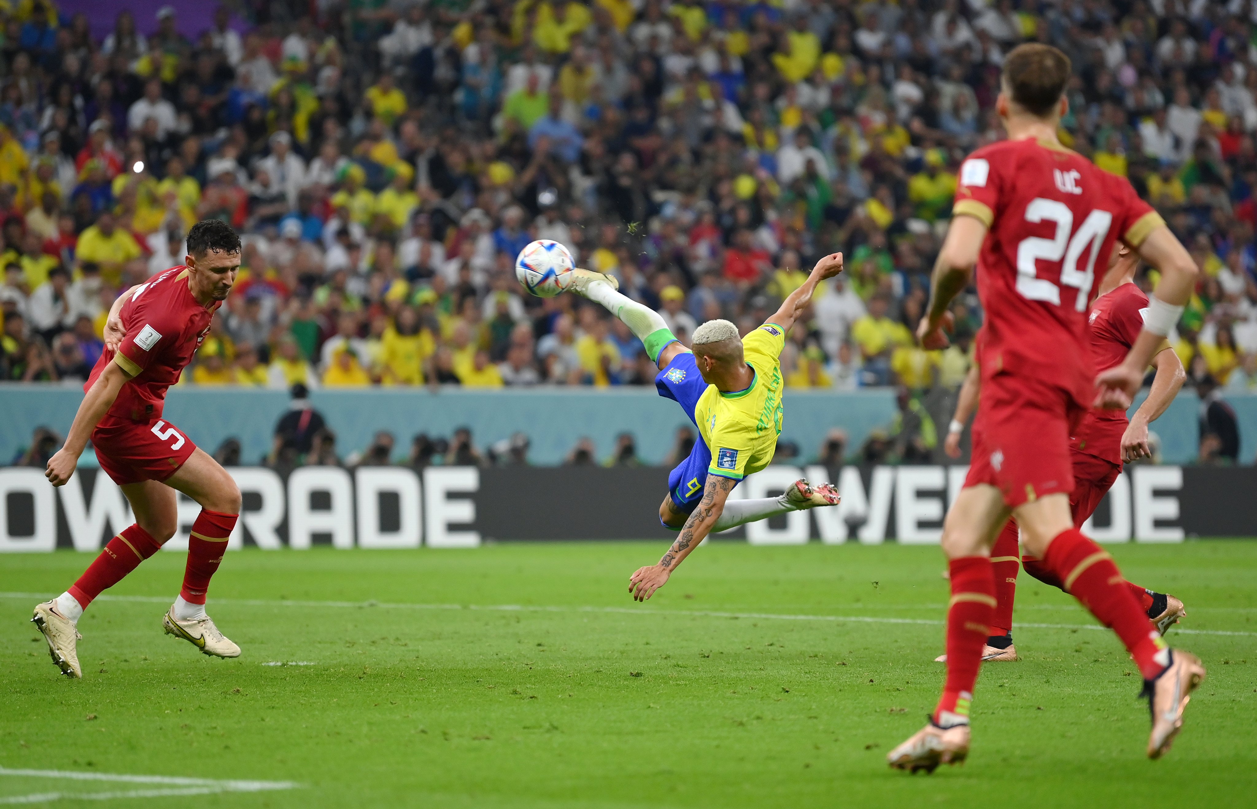 BRASIL VENCE A SÉRVIA POR 2 A 0