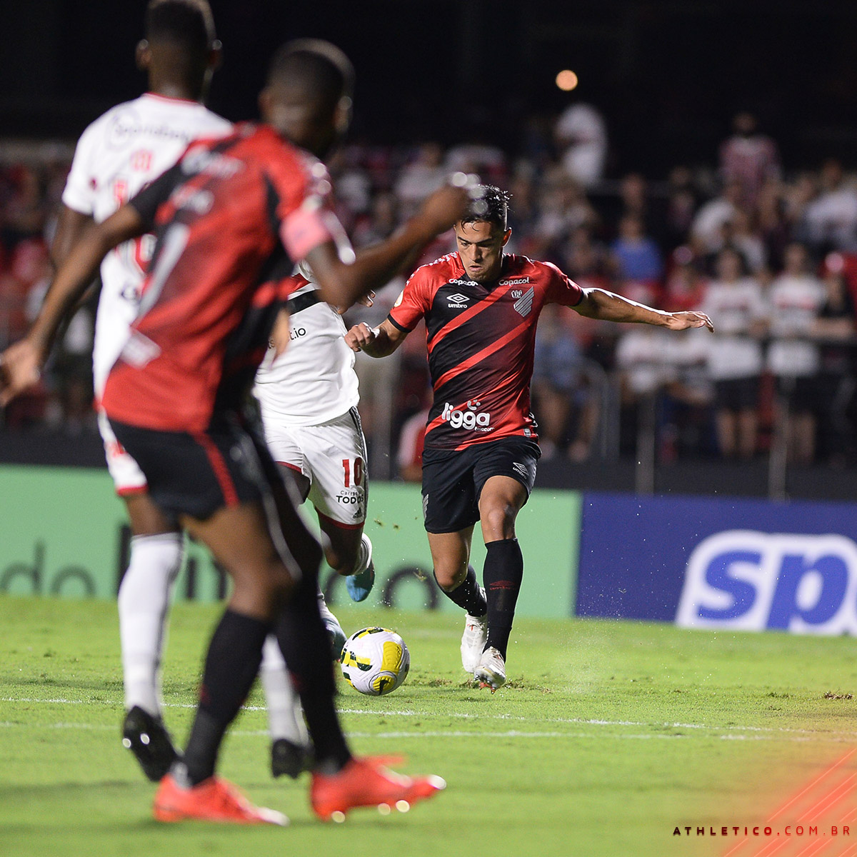 SP VENCE NO MORUMBI POR 4 A 0 NO BRASILEIRO