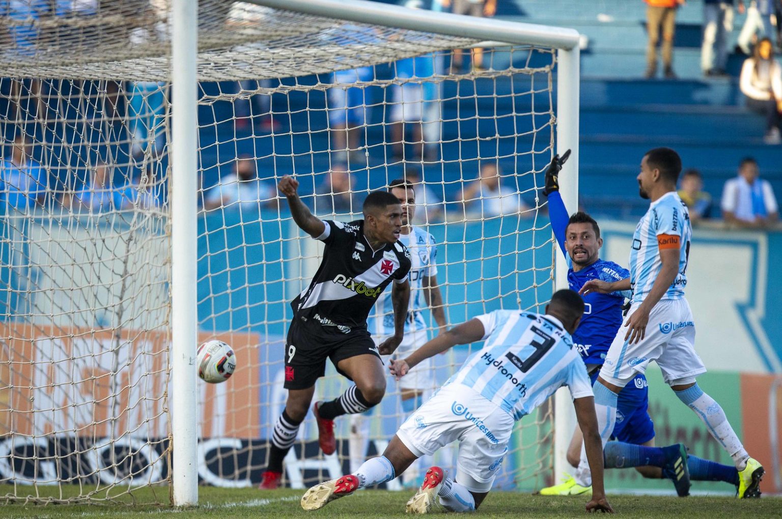 VASCO BATE O LONDRINA POR 1 A 0