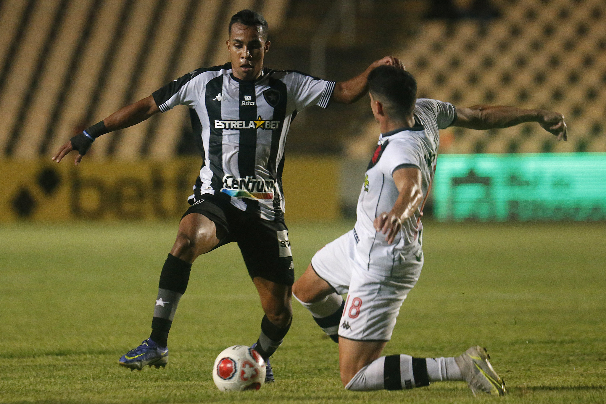 BOTA VENCE O VASCO NO CAMPEONATO CARIOCA