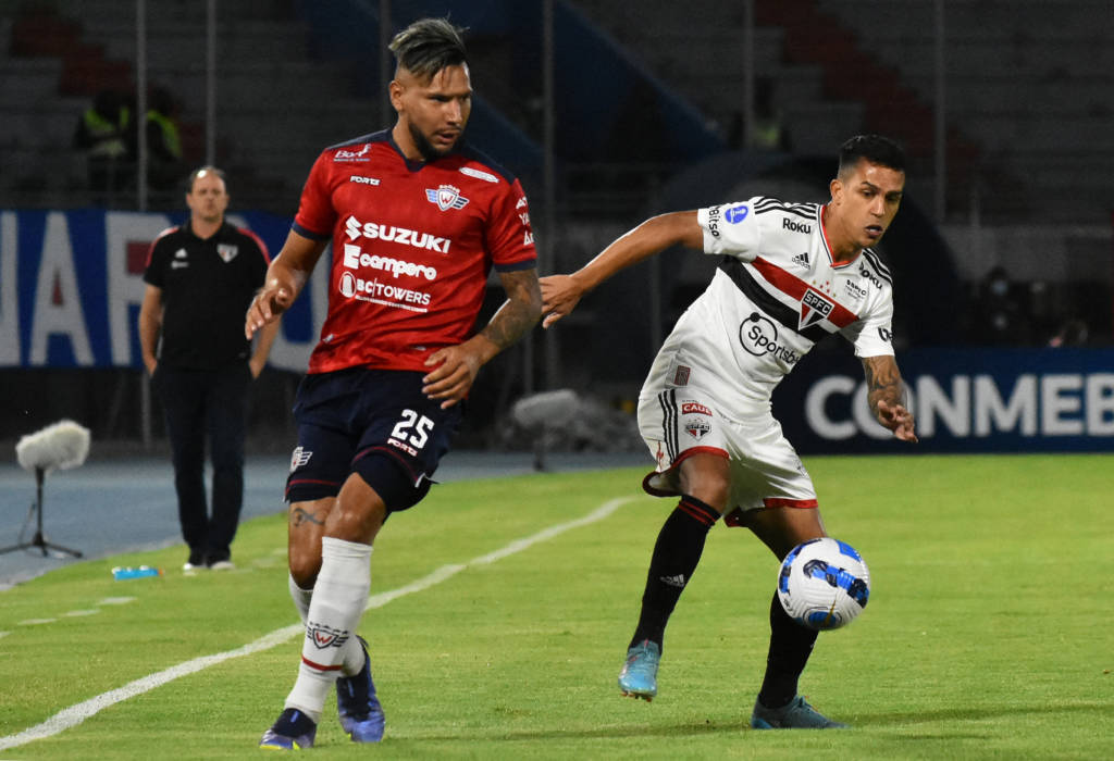 TRICOLOR VENCE NA SUL-AMERICANA