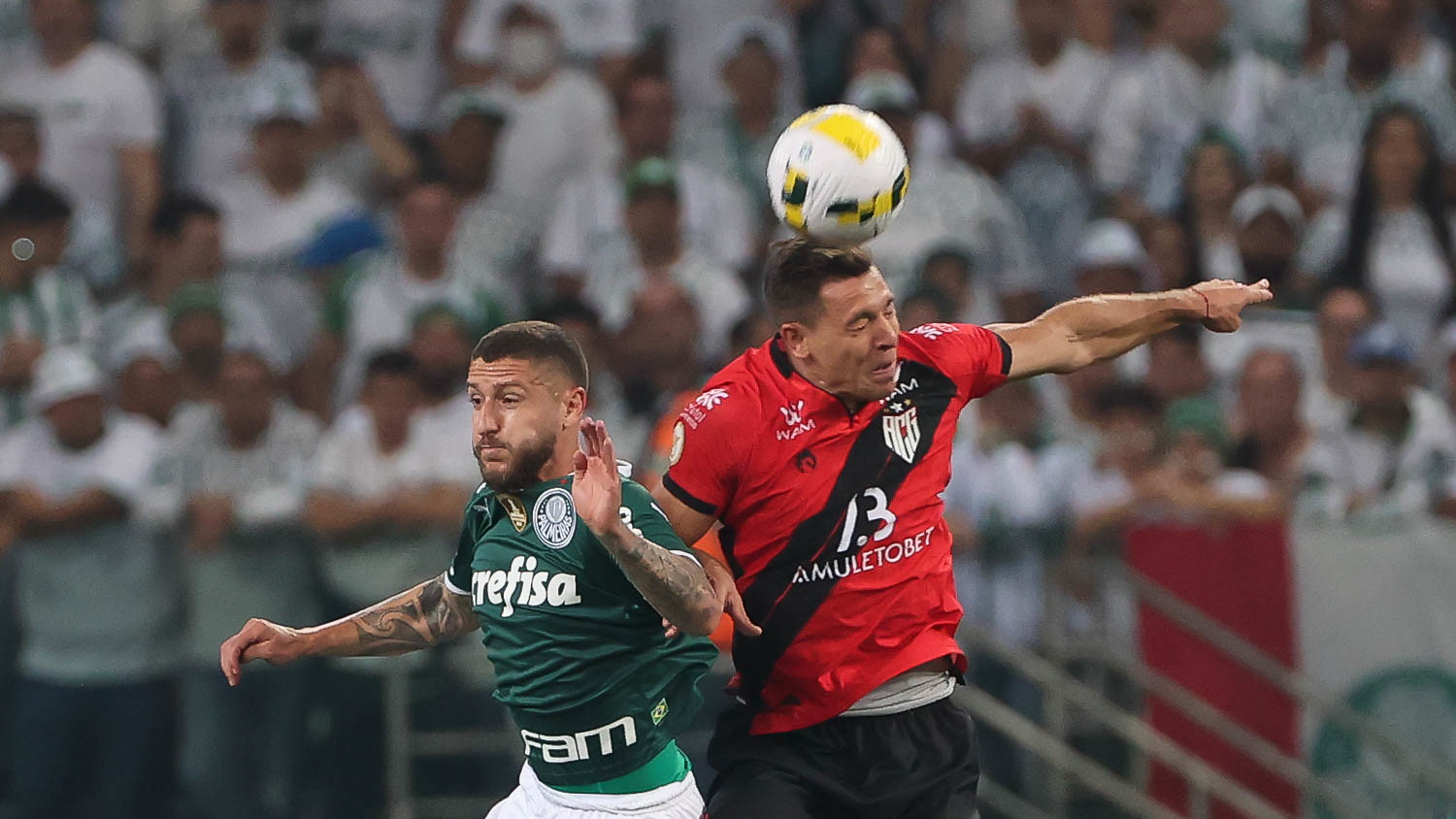 PALMEIRAS VENCE EM CASA POR 4 A 2