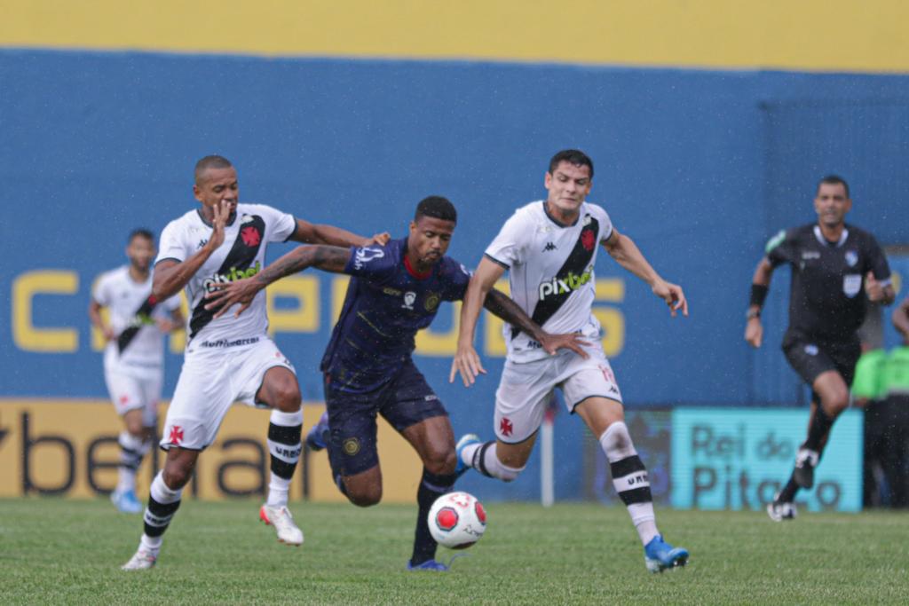 VASCO VENCE O MADUREIRA!