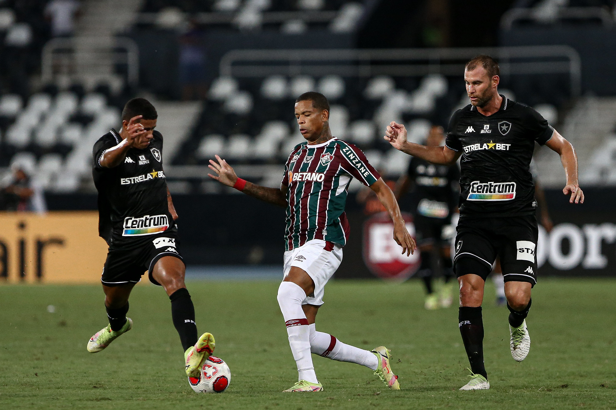 FLU VENCE BOTAFOGO!