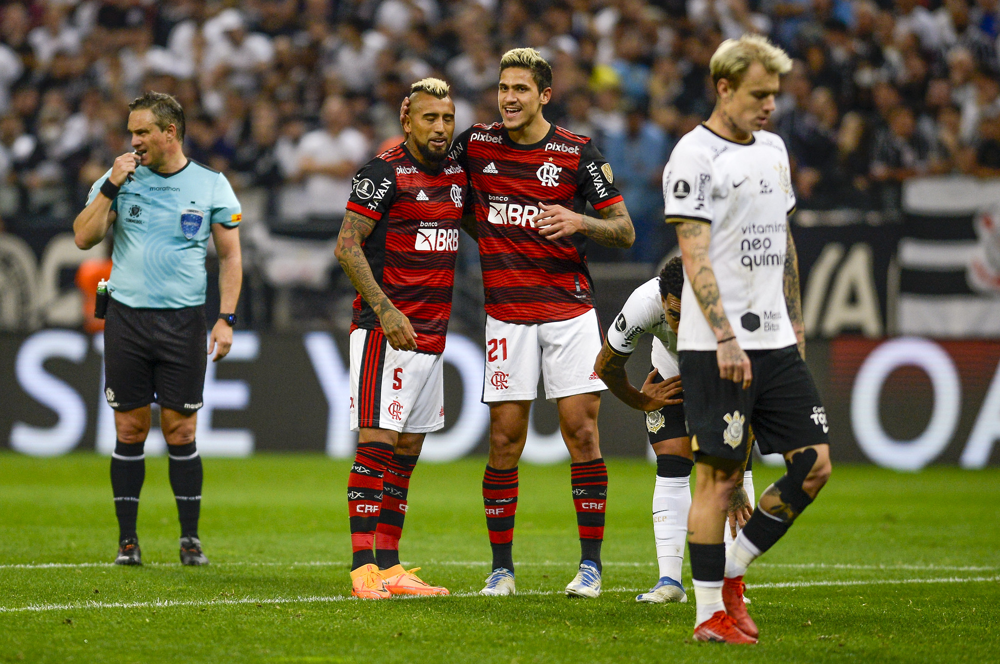 FLA VENCE O TIMÃO PELA LIBERTADORES