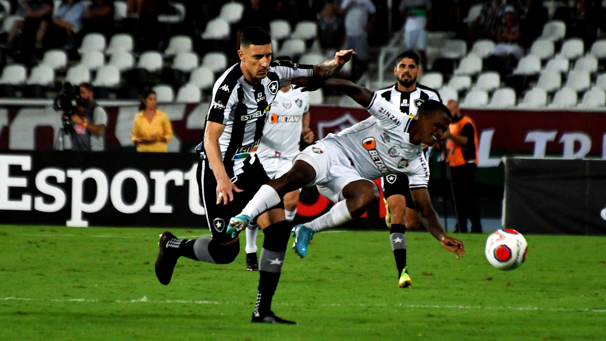 FLUZÃO VENCE O BOTAFOGO NO JOGO DE IDA DA SEMIFINAL DO CARIOCA