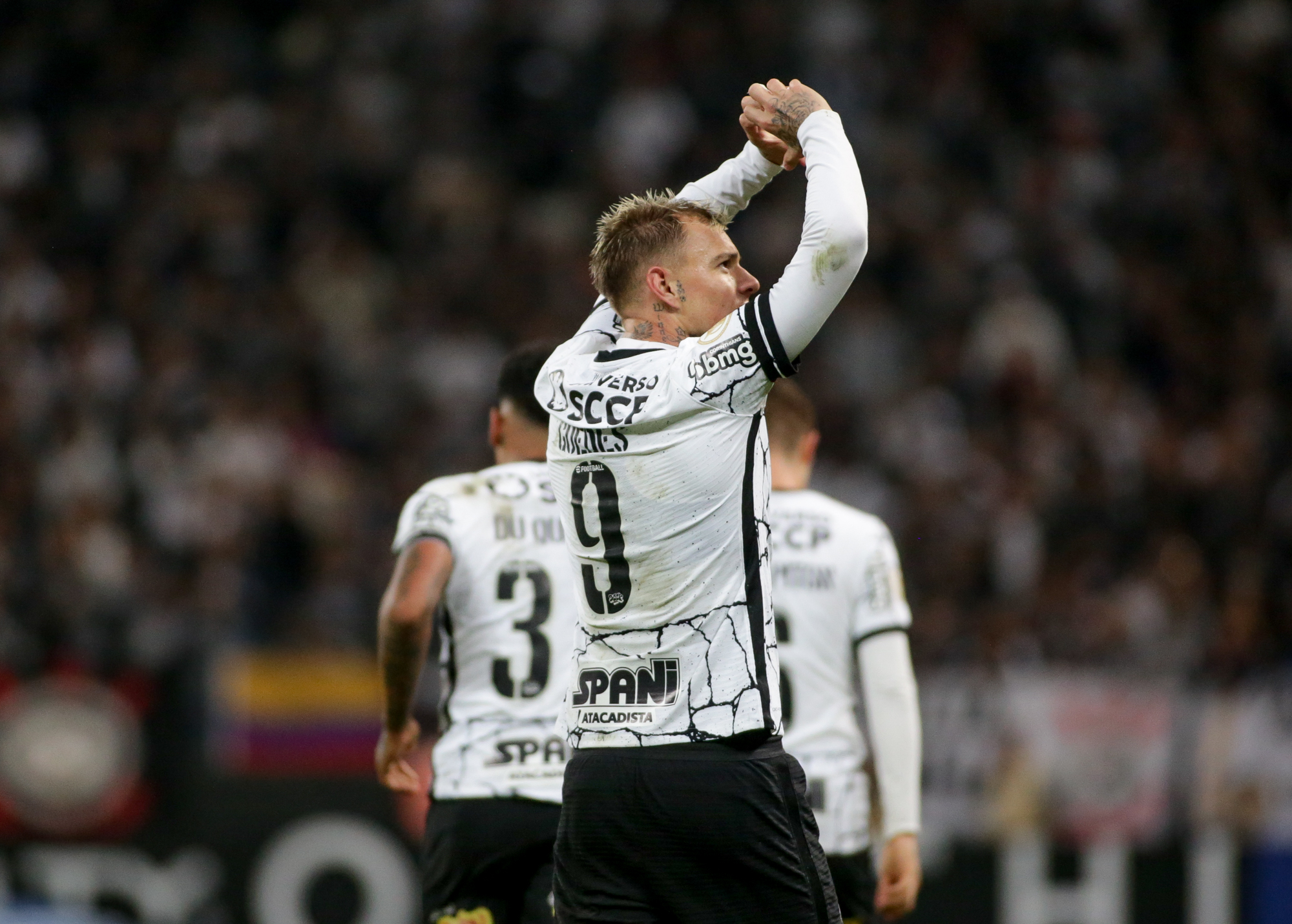 CORINTHIANS VENCE POR 3 A 0