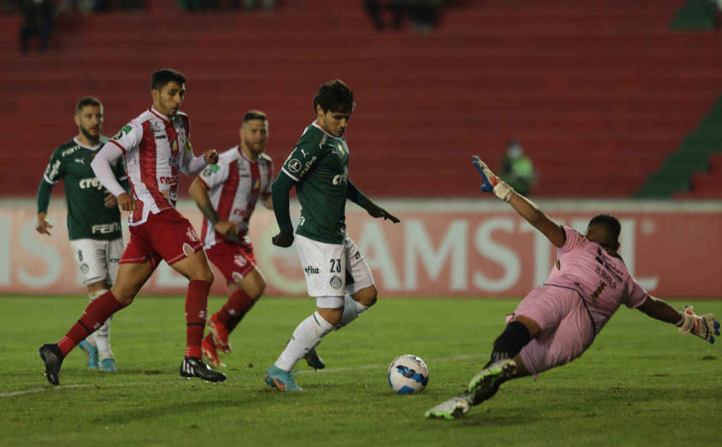 PALMEIRAS VENCE POR 5 A 0