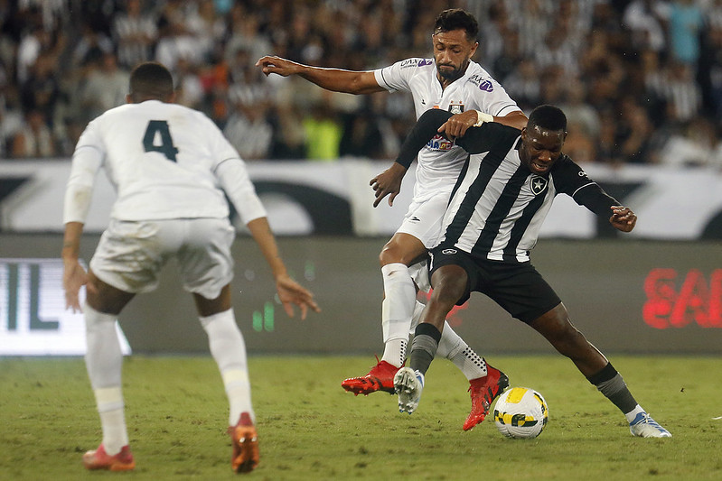 BOTAFOGO VENCE NO RIO POR 3 A 0