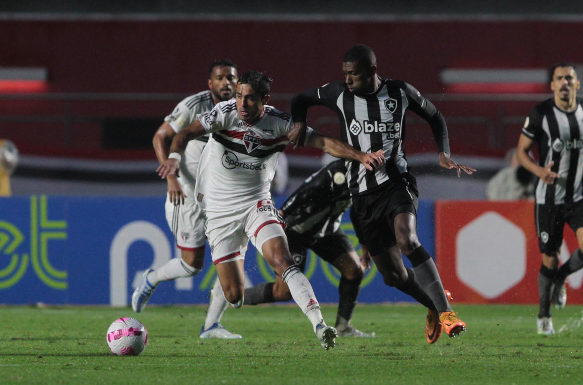 BOTA VENCE O SP NO MORUMBI POR 1 A 0