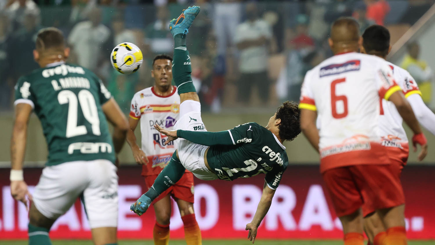 PALMEIRAS VENCE DE VIRADA NA COPA DO BRASIL