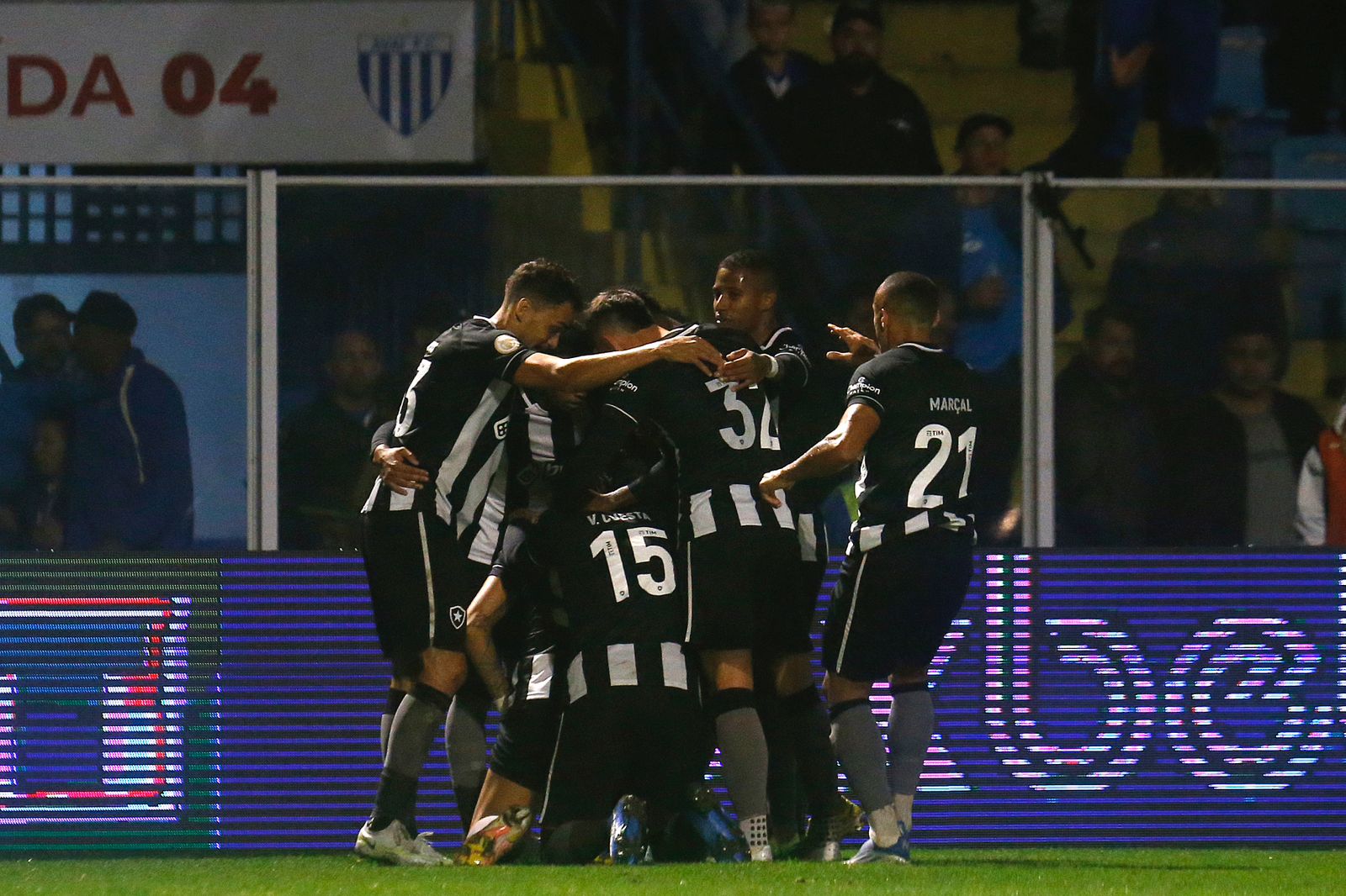 BOTAFOGO VENCE  FORA