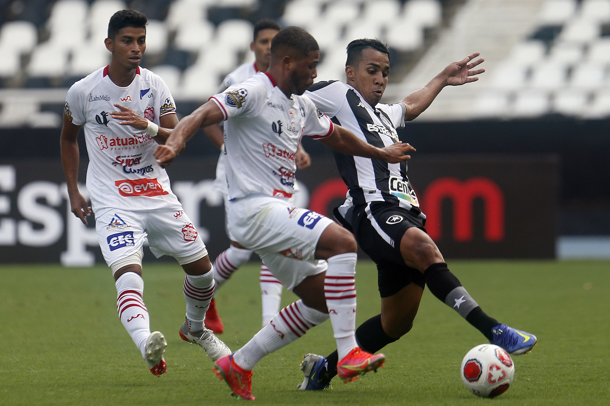 BOTAFOGO VENCE O BANGU POR 2 A 0