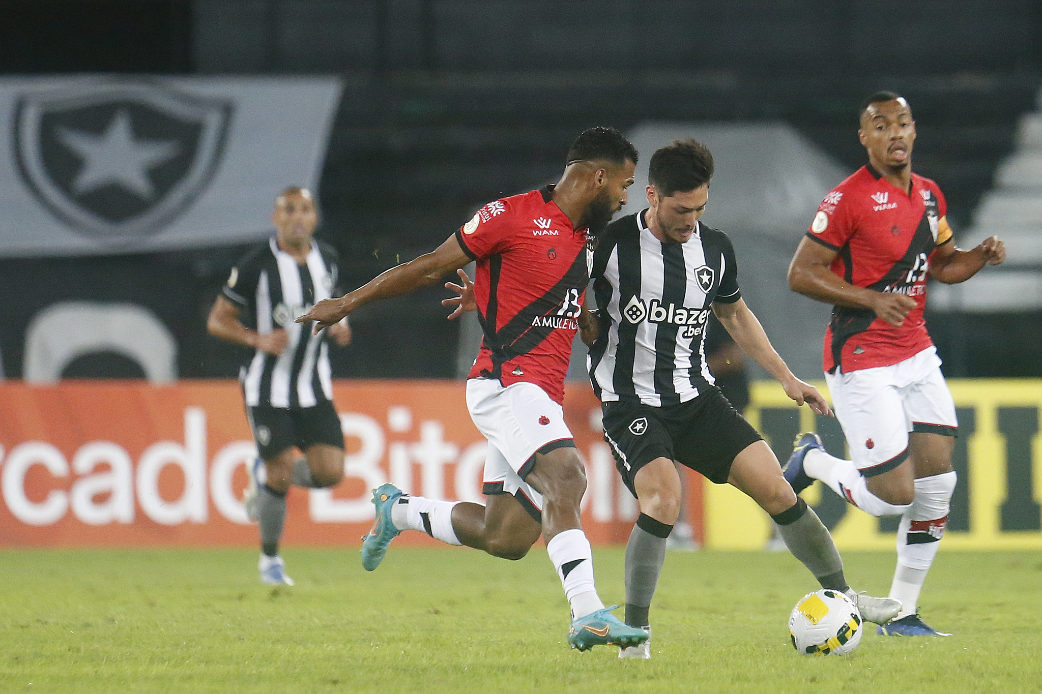 BOTAFOGO FICA NO 0 A 0 EM CASA