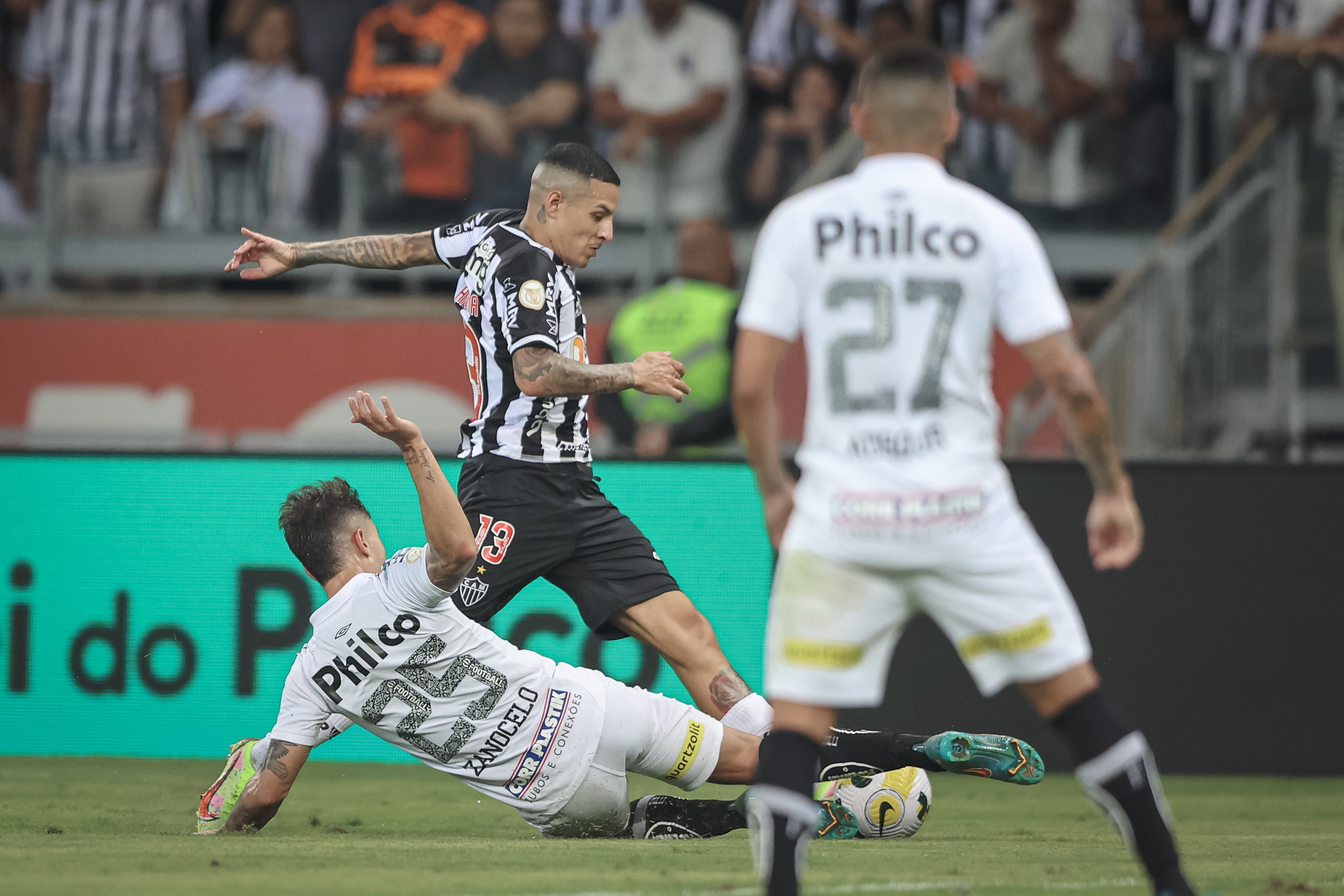 SANTOS VALENTE E EMPATA COM GALO EM BH