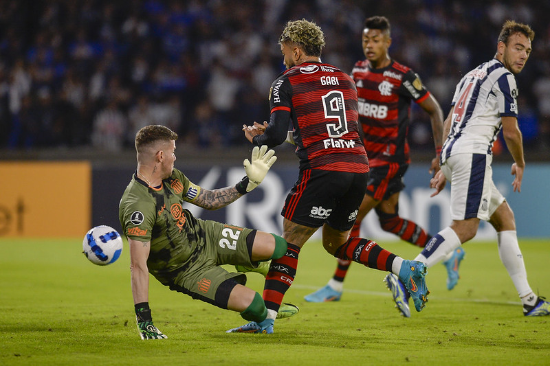 FLA FICA NO 2 A 2 NA ARGENTINA PELA LIBERTADORES