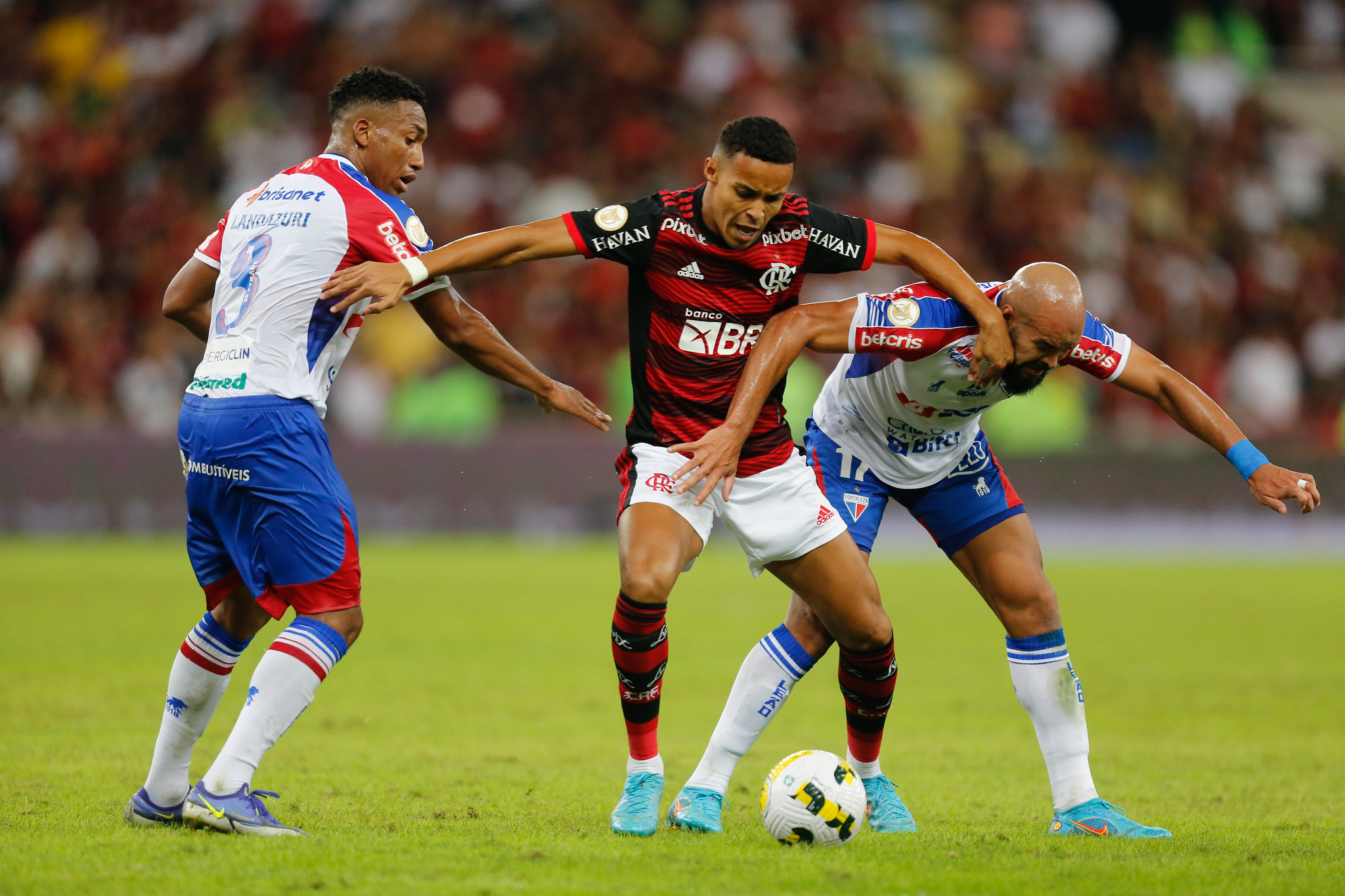 FLAMENGO PERDE PARA FORTALEZA NO MARACA