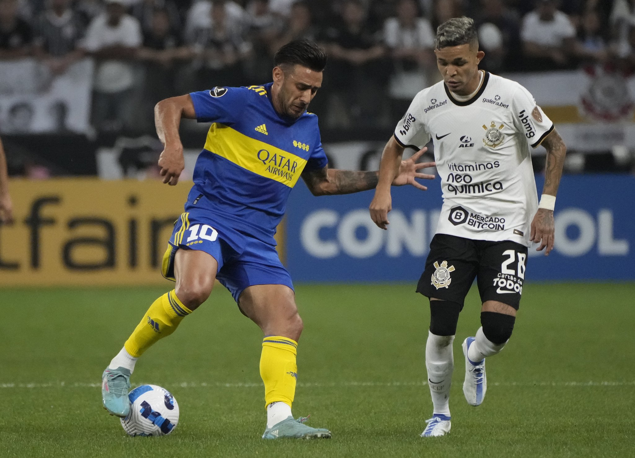 CORINTHIANS BATE O BOCA POR 2 A 0 NA LIBERTADORES