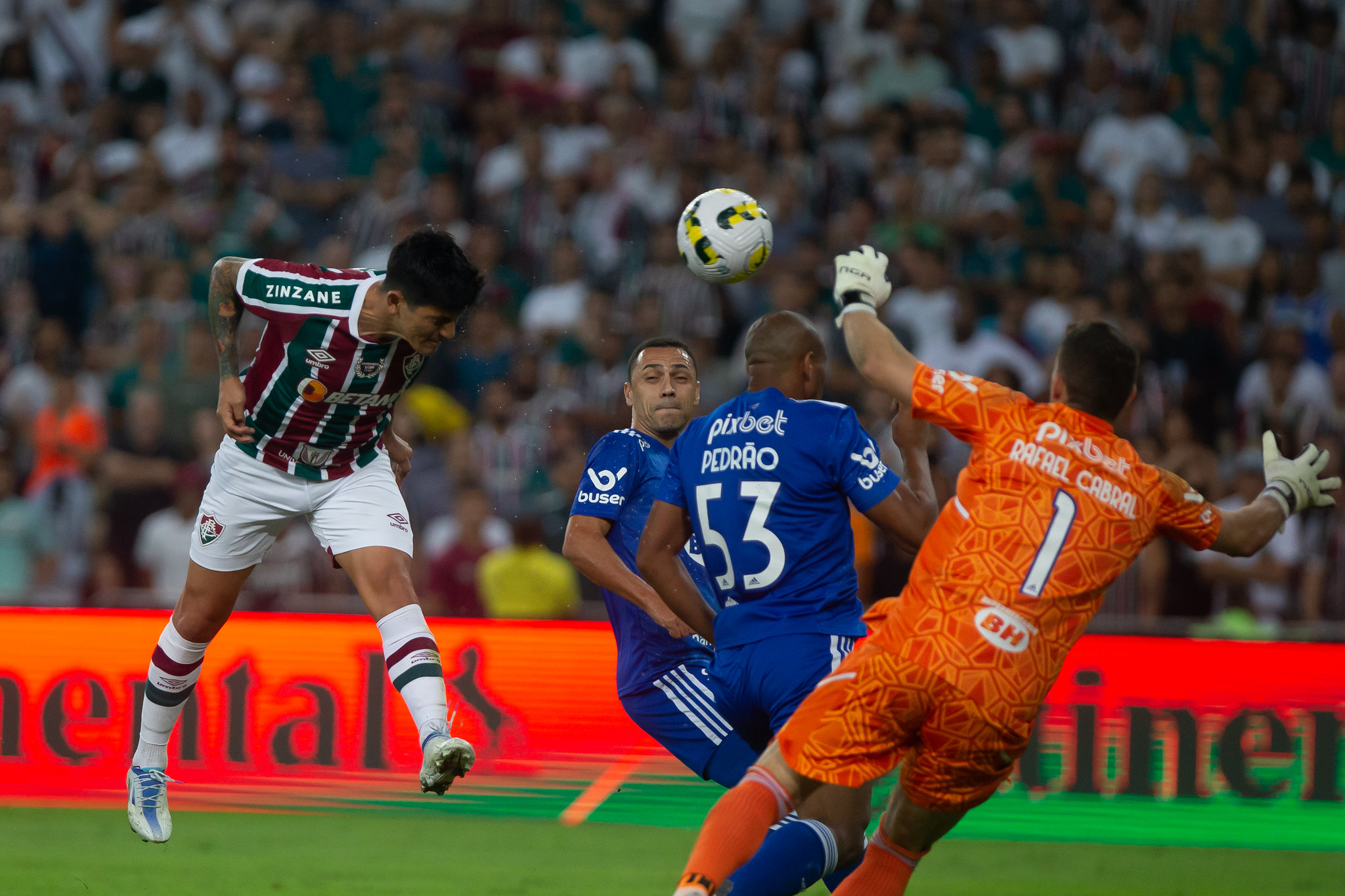 FLU VENCE O CRUZEIRO POR 2 A 1 PELA COPA DO BRASIL