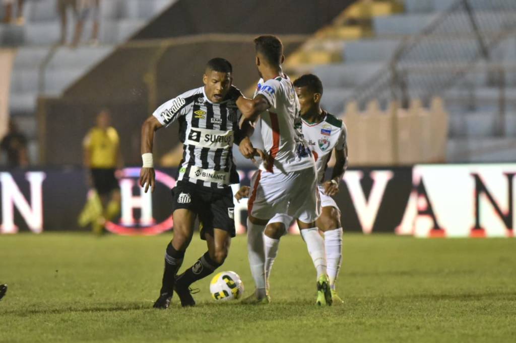 SANTOS VENCE PELA COPA DO BRASIL