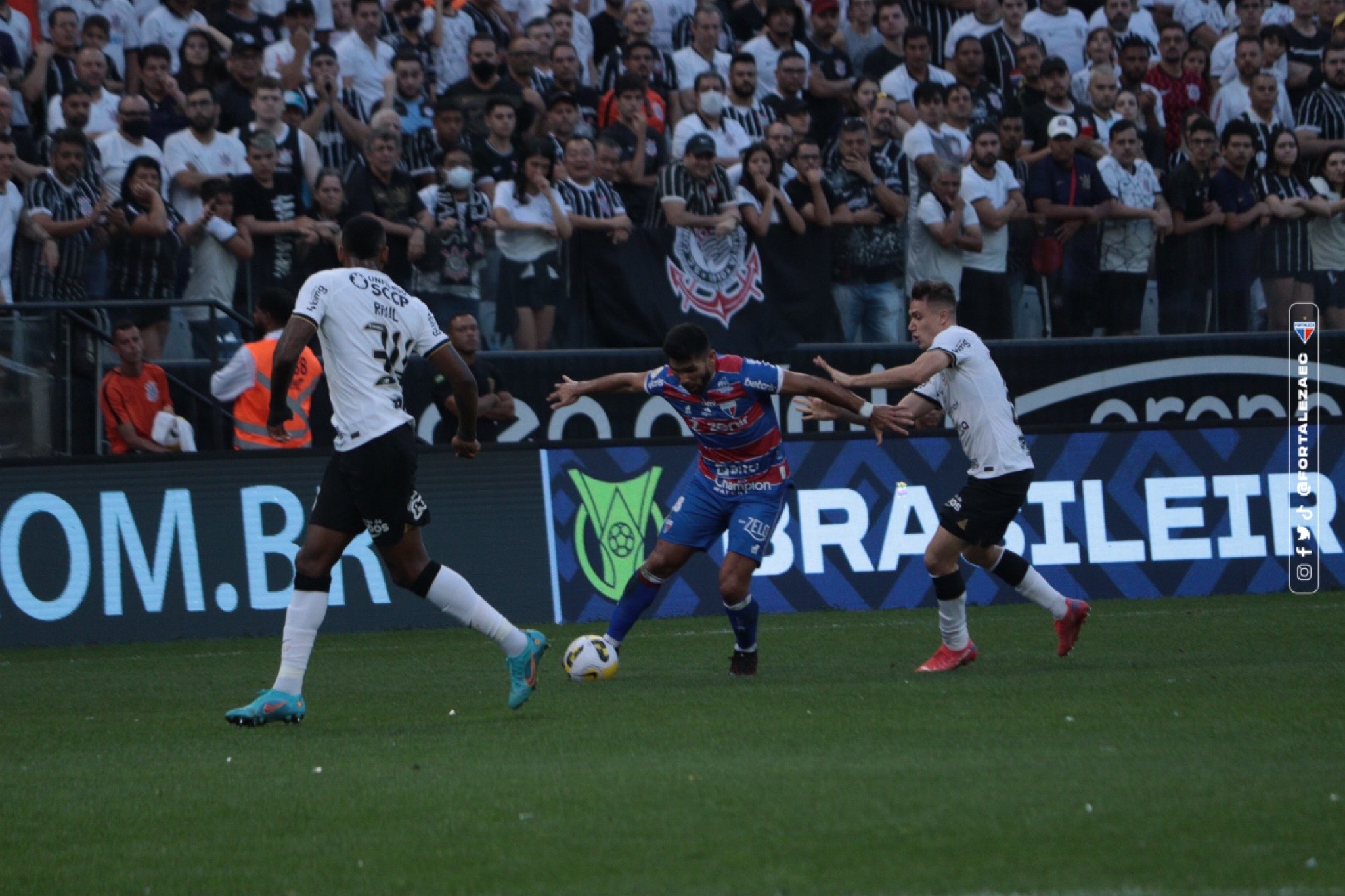 CORINTHIANS VENCE POR 1 A 0!