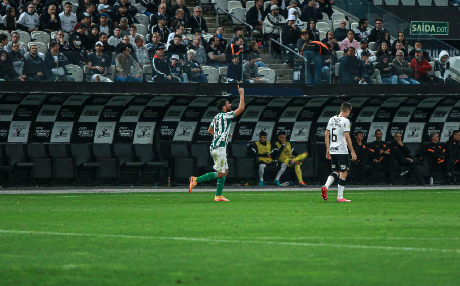 CORINTHIANS VENCE O COXA BRANCA POR 3 A 1